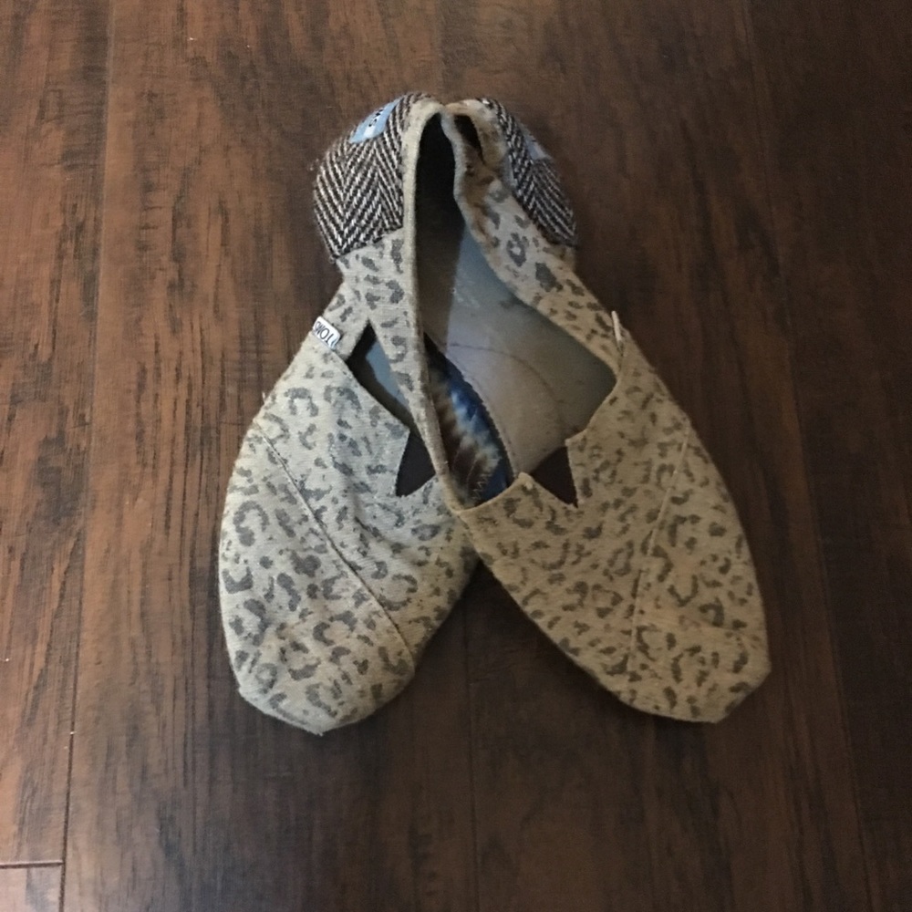 Toms leopard print flats
